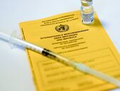 Корочка вместо укола. Как "Страна" покупала сертификат вакцинации на подпольном рынке