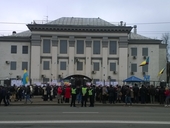 Как под посольством России за Савченко митинговали