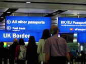 Оставят сиделками. Как отразятся на украинцах новые иммиграционные правила в Британии