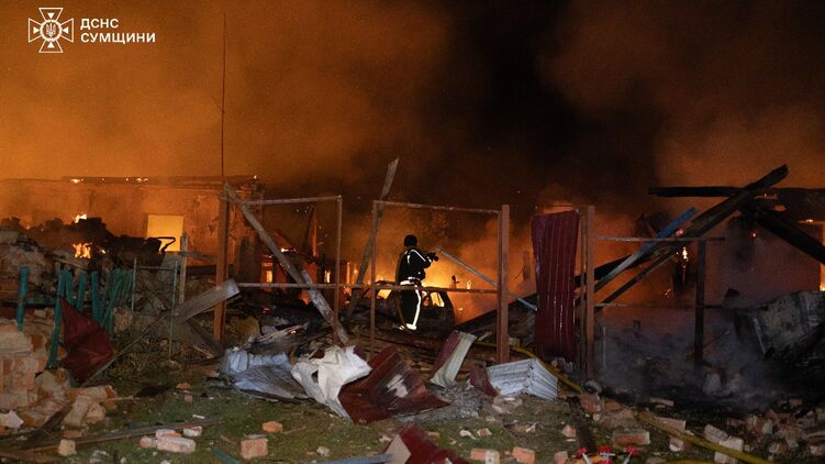 Последствия обстрела РФ в Сумской области. Фото: ГСЧС