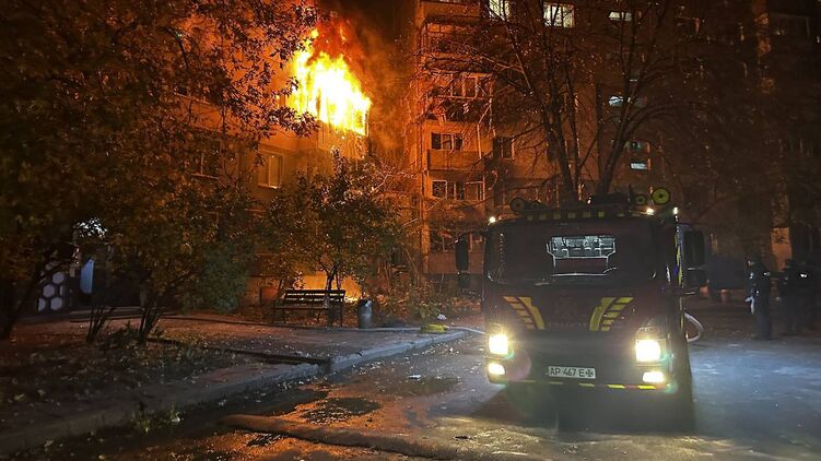 Наслідки нічної атаки на Запоріжжі. Фото: ДСНС