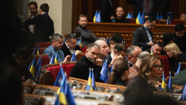 Верховна Рада продовжує 
