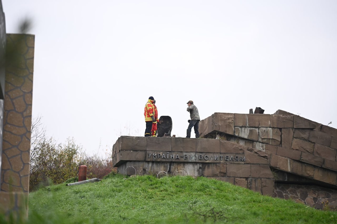 В Ужгороде убрали памятник советским воинам