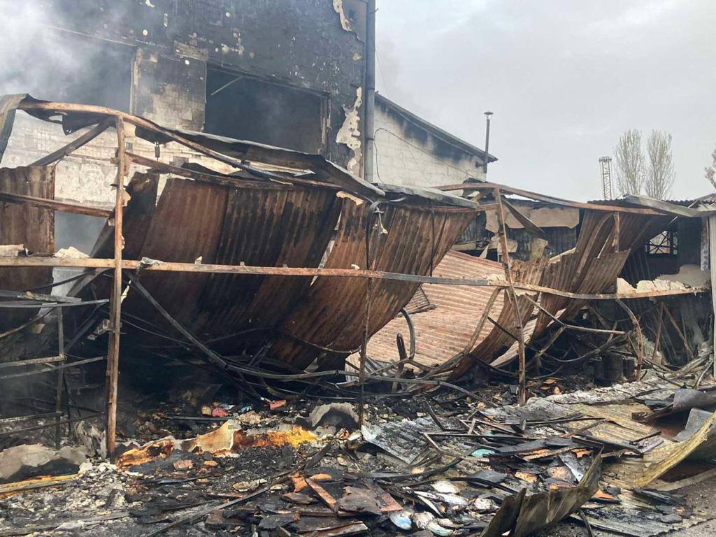 Последствия удара по Запорожью. Фото: t.me/kurtievofficial