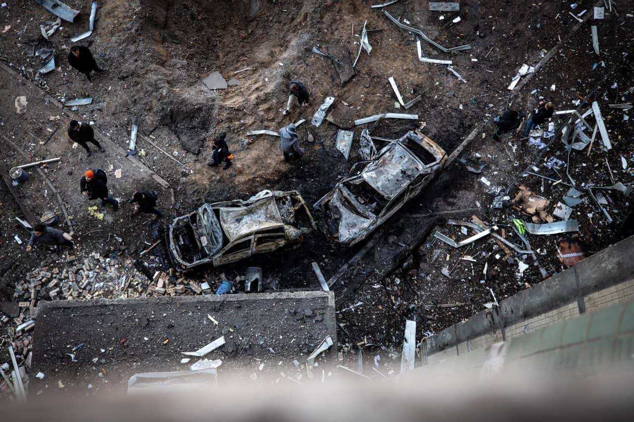 В Киеве на дом упали обломки ракеты