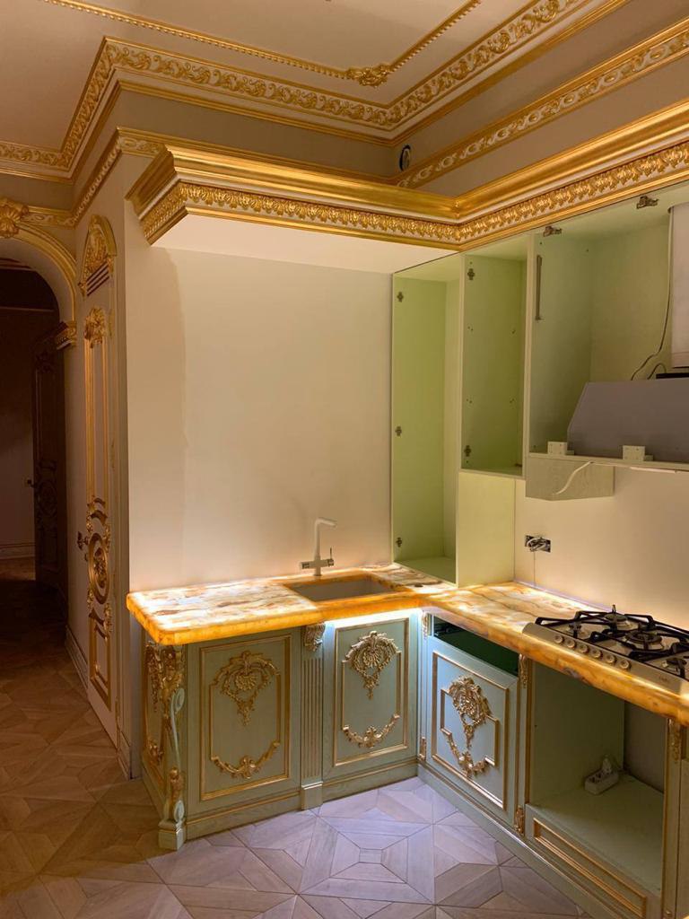 В киевских пабликах и соцсетях появилось объявление о том, что  за 280 тысяч долларов продается квартира Пшонка-стайл на Ярославовом Валу