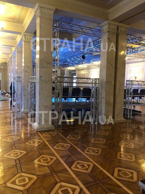 Студия для ток-шоу на третьем этаже парламента в пресс-центре