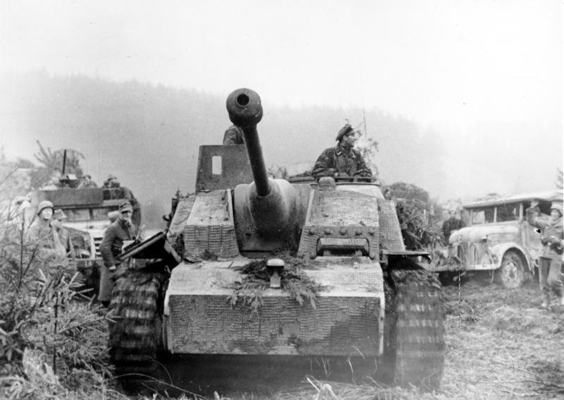 Немецкая штурмовая самоходка StuG III ausf G, во время Арденнского наступления, 1944