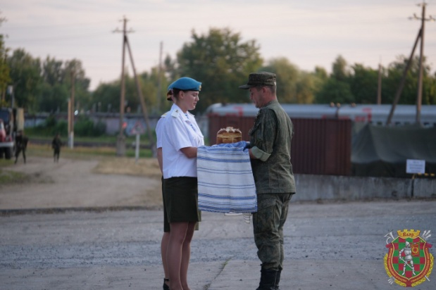 Фото Минобороны с прибытия эшелона РФ