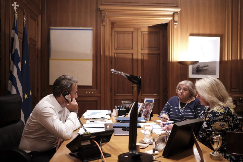 Мицотакис поговорил с Трампом по специальному телефону