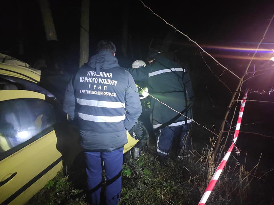 В Чернигове мужчина угнал машину у таксиста и разбился на ней насмерть. Фото: Нацполиция