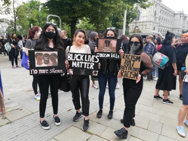 В Вене акция протеста в поддержку "черного майдана" собрала 50 тысяч человек. Фото:&nbsp;Kurier