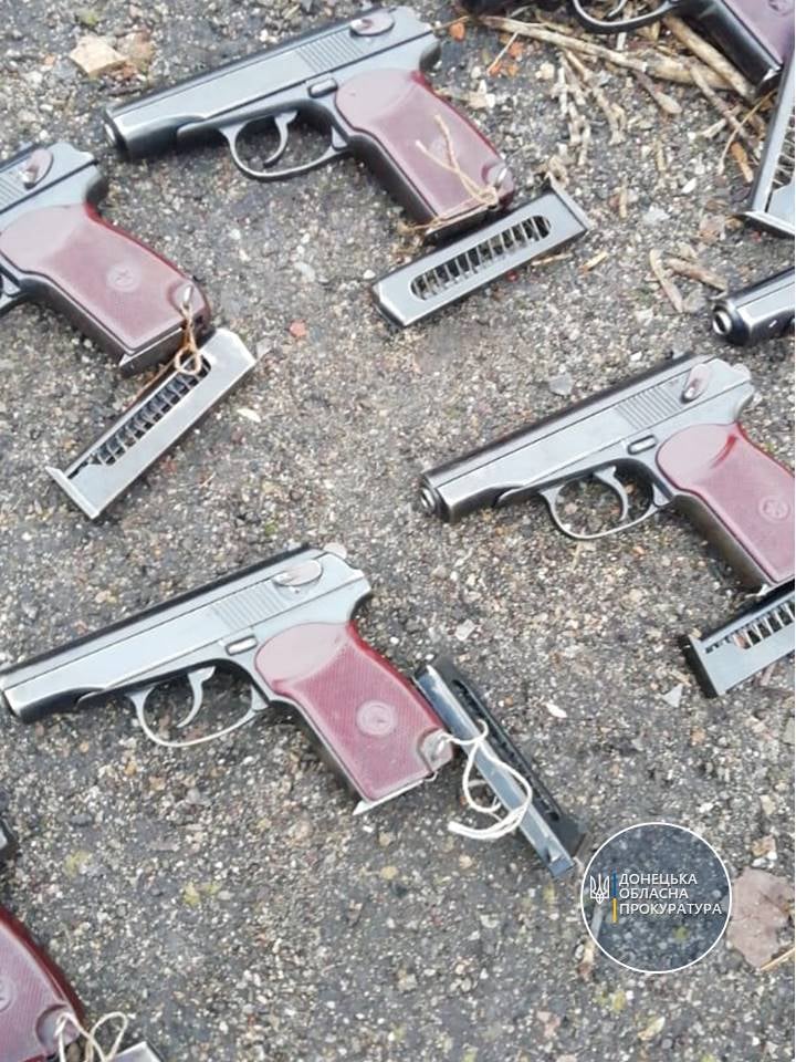 Схрон оружия в Мариуполе. Скриншот .facebook.com/don.gp.gov.ua/