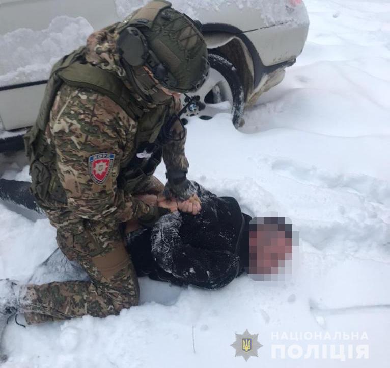 Львовские полицейские задержали банду похитителей людей. Скриншот https://lv.npu.gov.ua/news/podiya/lvivski-policzejski-zatrimali-zlochinne-ugrupovannya-na-choli-zi-smotryashhim/