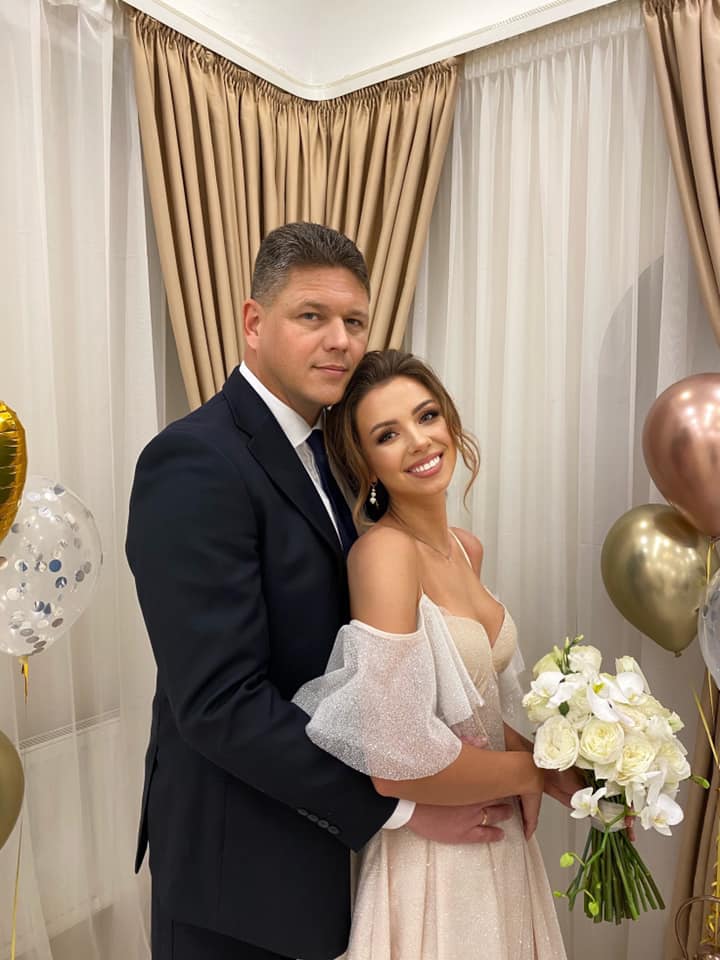 Фото: пара поженилась 20 февраля