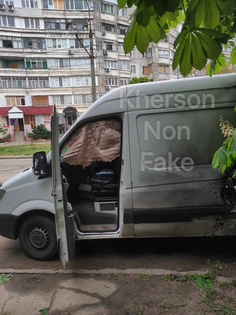 Фото наслідків атаки БПЛА на Херсон. Джерело – Телеграм