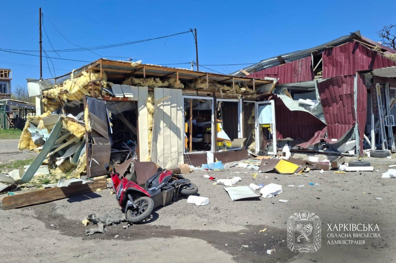 Фото (3) наслідків ракетного удару по Мерефі. Джерело &ndash; Харківська ОВА